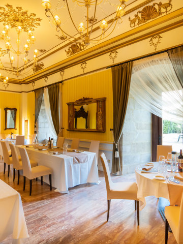 Restaurante Iniro by abba Palacio de Soñases